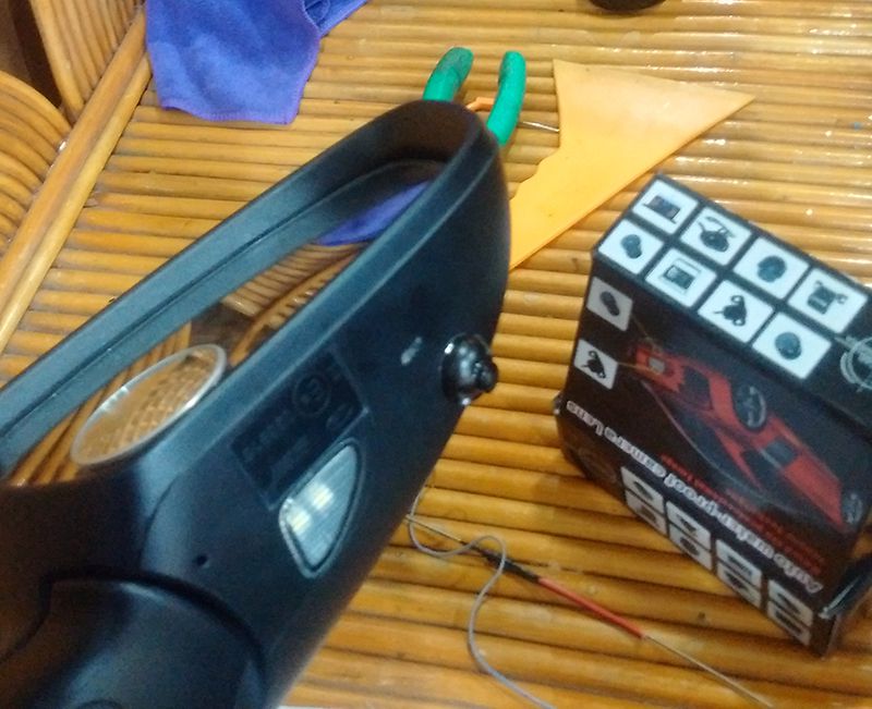 lắp đặt camera cặp hông bên phải xe
