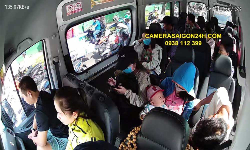 ghi hình thực tế camera giám sát cho ô tô khách 16 chỗ